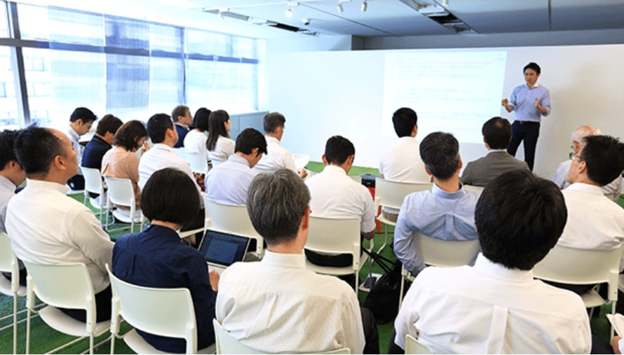 実践可能なプラクティスをテーマ別に追求する異業種研究会