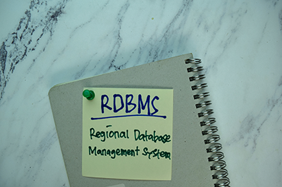 RDBMS市場の最新動向のロゴ画像